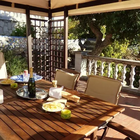 Вилла Sleeps 4 Pool Wifi