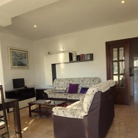 Sleeps 4 Pool Wifi Вилла
